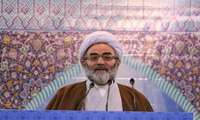 امام جمعه رشت  با اهدای لوح سپاس از کادر سلامت گیلان تقدیر کرد